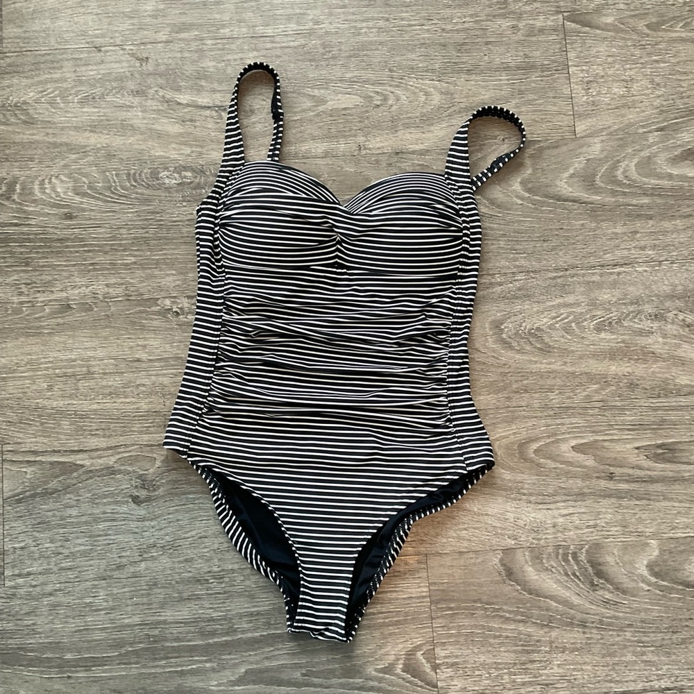 NipTuck Swim Swimsuit Bathing Suit One piece Black White Strip Size 6‎
